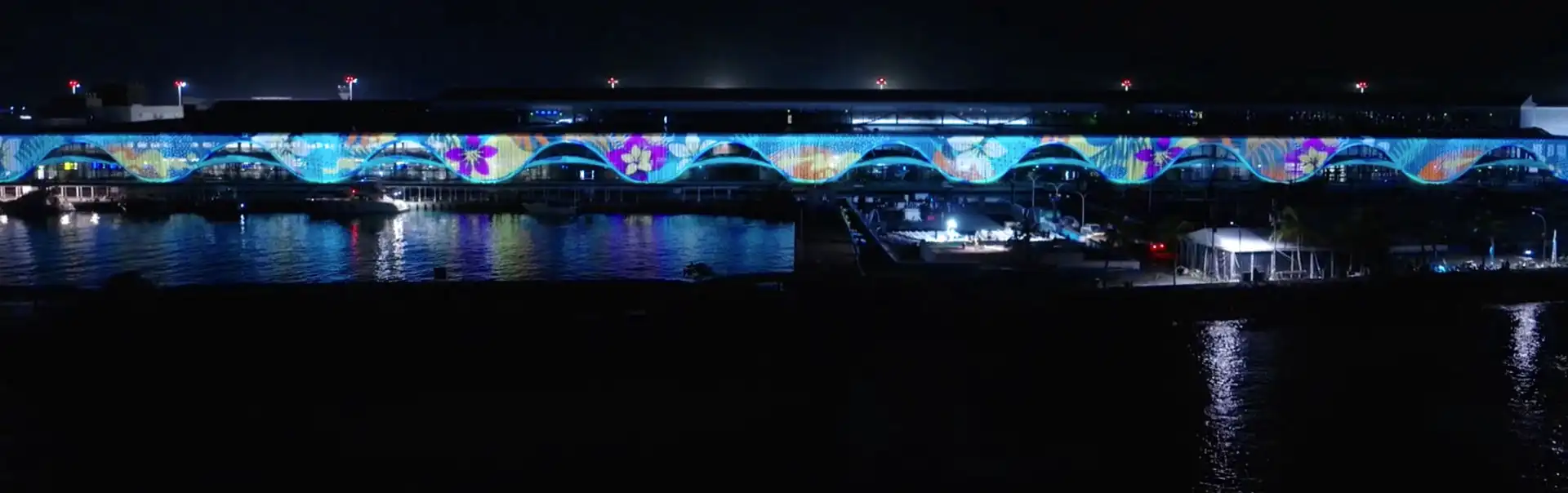 Projection mapping lights and architectural geometry